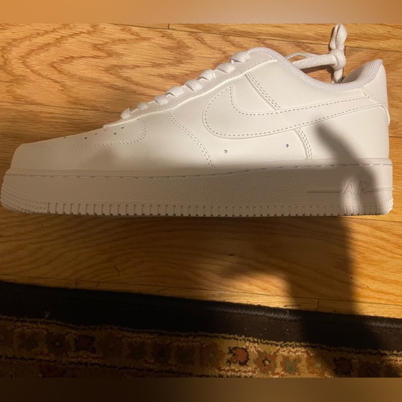 brand new af1 size 9, got them for a friend but they don’t fit him - Picture 2 of 6